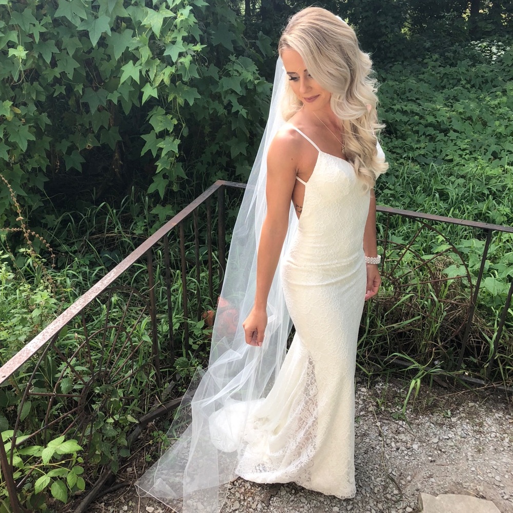 Stella York wedding dress, size 4, fits like a size 2. Dry cleaned.